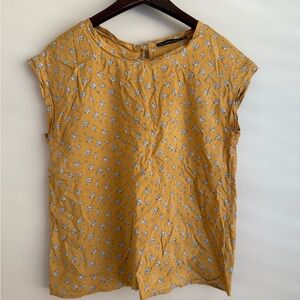 Adorable Abercrombie yellow blouse. XS